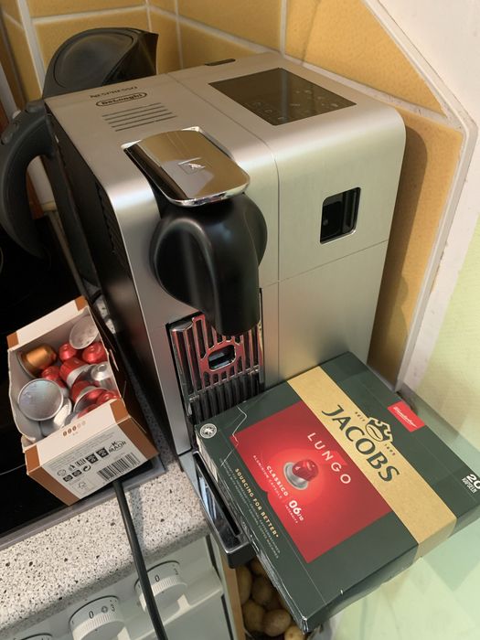 Капсульная кофемашина De Longhi Lattissimo Pro EN750mB Aluminium.