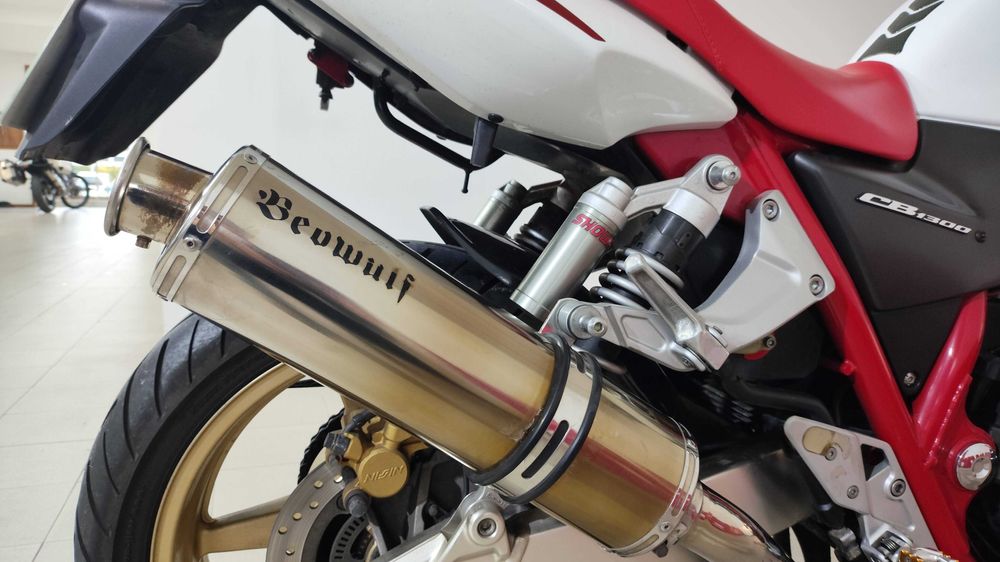 Honda CB 1300SA (Red Frame)