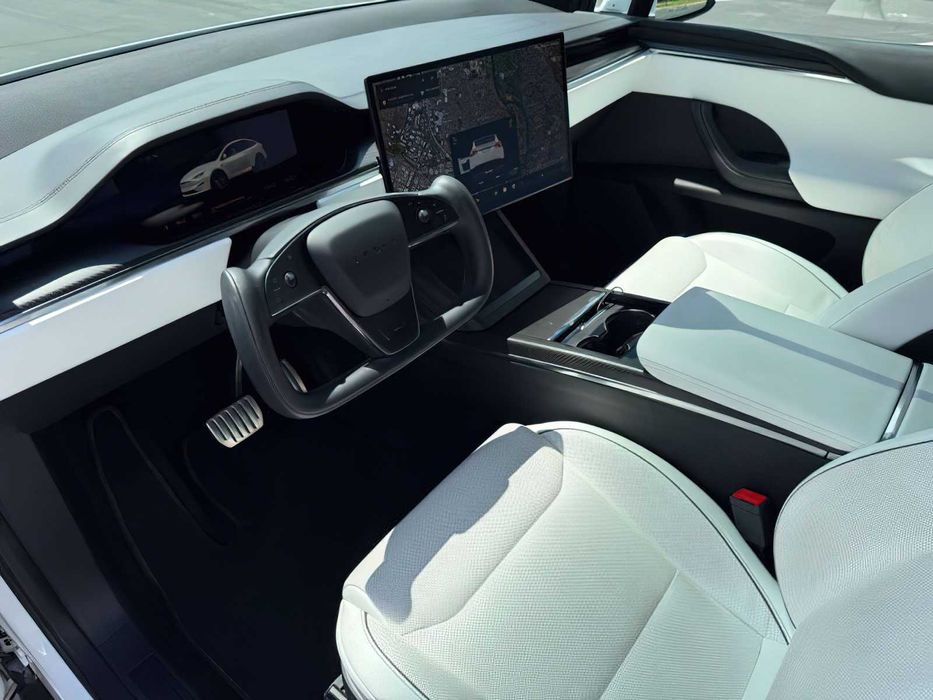 Tesla Model X Plaid      2022