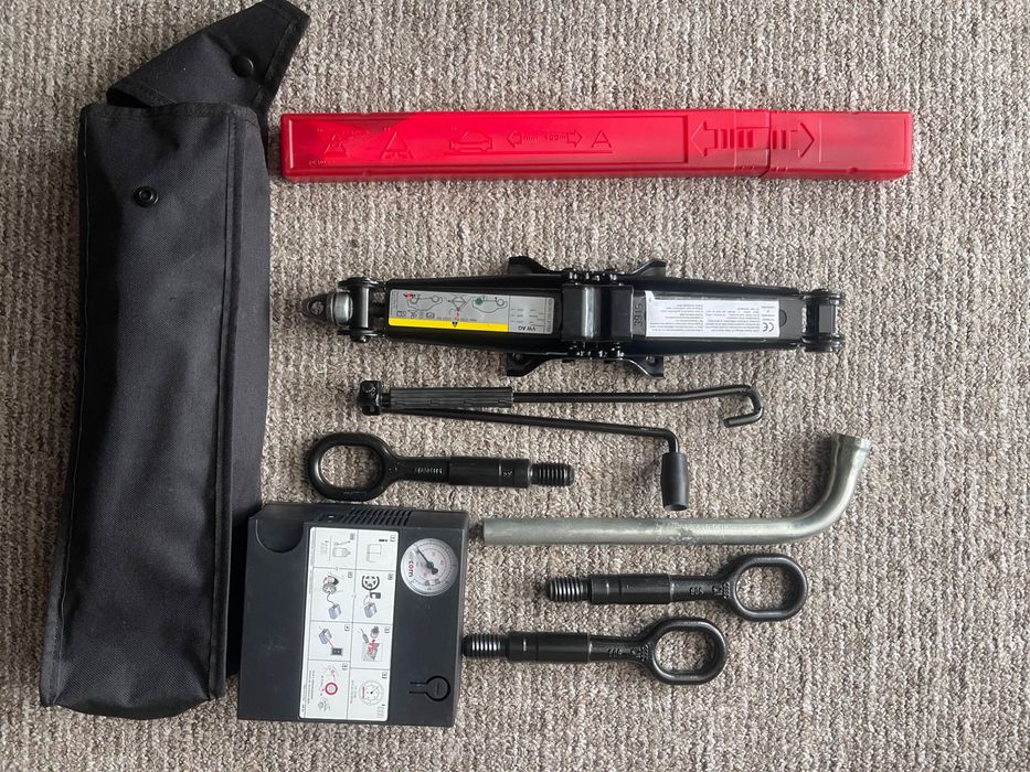 Органайзер VW Golf  Skoda Octavia домкрат e-Golf