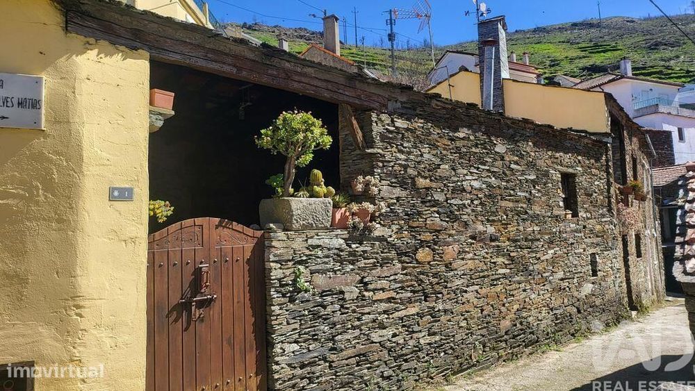 Casa de Campo em Cerdeira e Moura da Serra de 30 m2