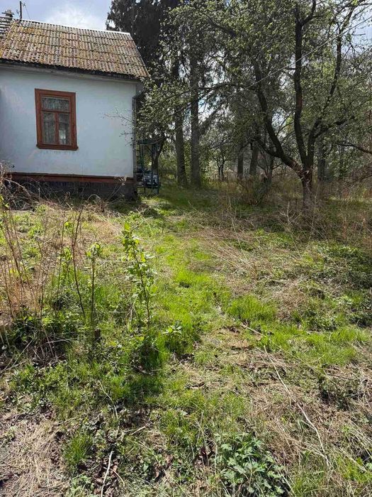 Продаж землі та будинку
