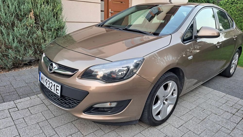 Opel Astra 2013/2014, 1.6 Business, LPG, 2 kpl. opon, serwisowany