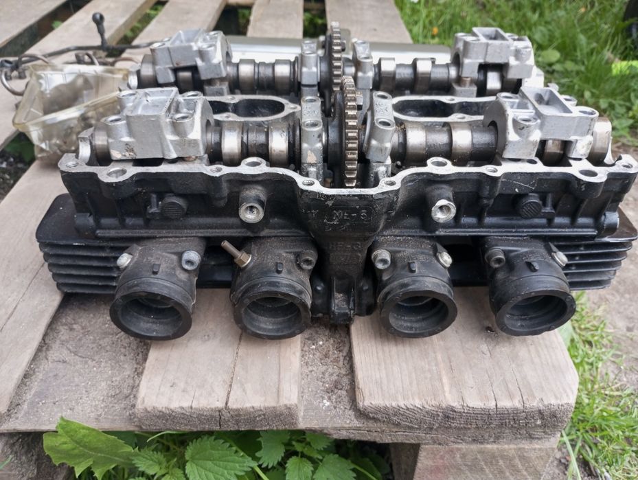 Głowica wałki rozrządu przewody paliwowe Honda cbx 650 83 - 85 r 1.238