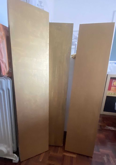 Estantes IKEA com suporte invisível