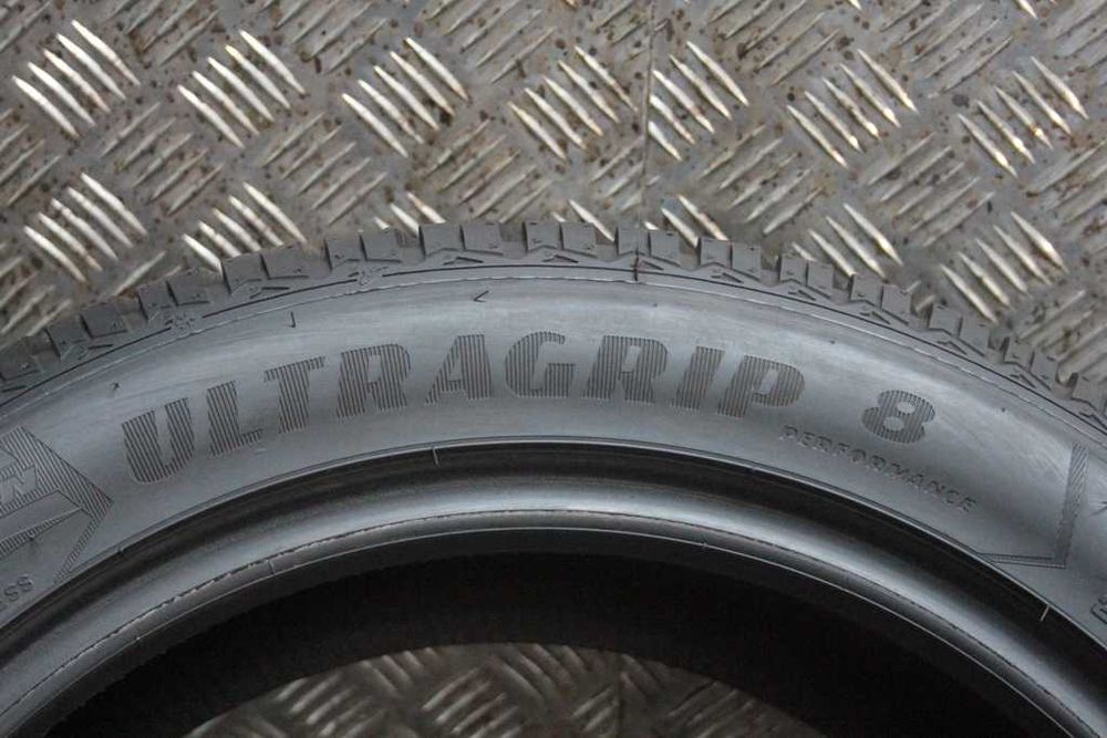 225/50/17 Goodyear UltraGrip 8 Performance 225/50 R17 98H 8mm