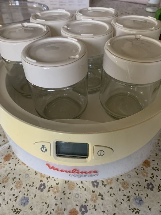 Продам йогуртницю Moulinex. Б/у. В дуже гарному стані.
