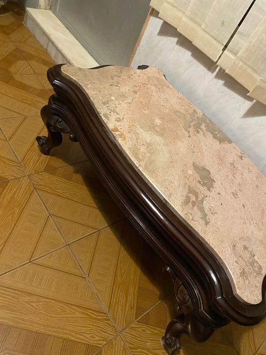 Mesa de centro , com tampo em mármore