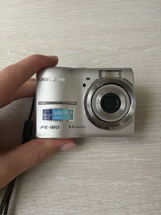 компактна цифрова камера Olympus FE-180