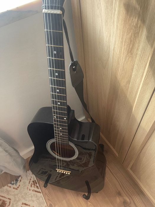 Viola acústica preta