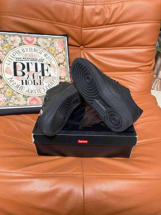 Nike Air Force 1 Low Supreme Czarny r.39