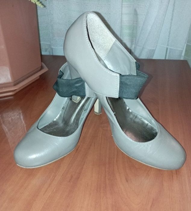 Продам шкіряні туфлі