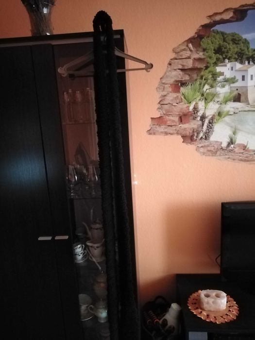 Czarny długi szalik wełniany z frędzlami