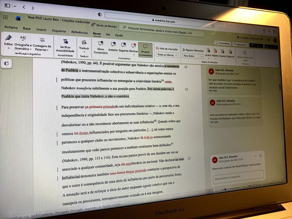 Revisão de Teses de Mestrado, Doutoramento e Trabalhos Académicos