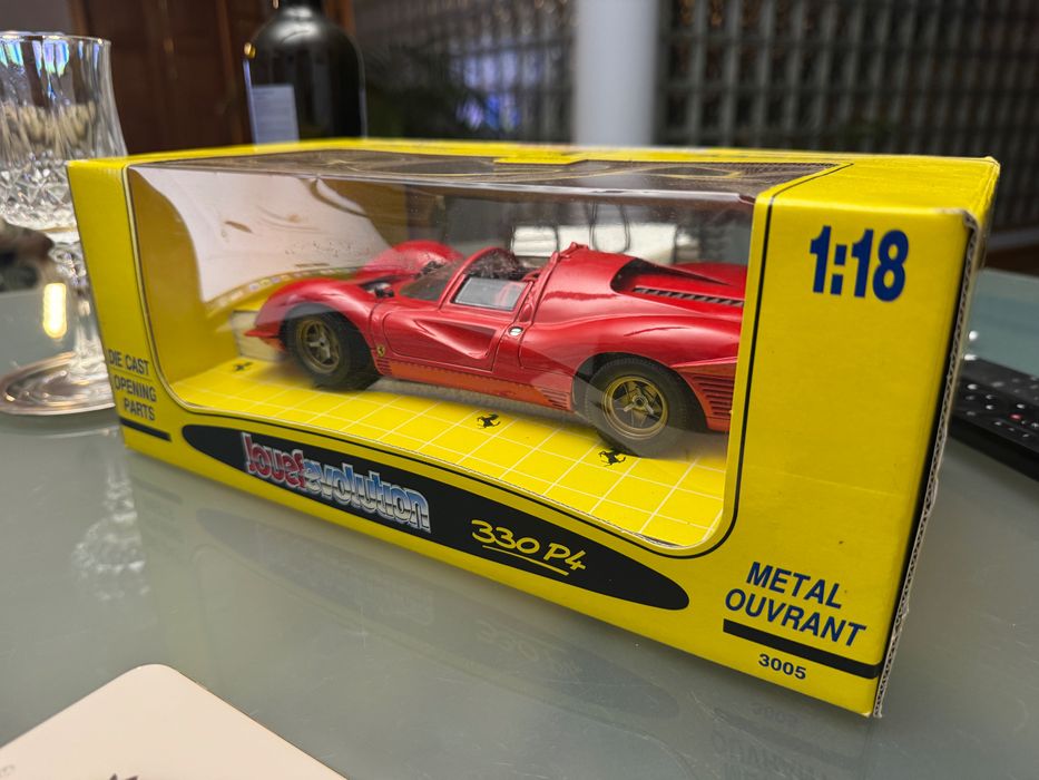 Miniatura 1/18 Ferrai 330 P4 Jouef