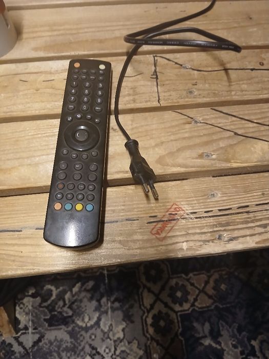 Telewizor Sharp 32" LCD – sprawny, pilot, DVB-T