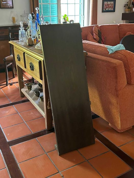 Mesa com tábua de acrescento, mais tampo acrílico