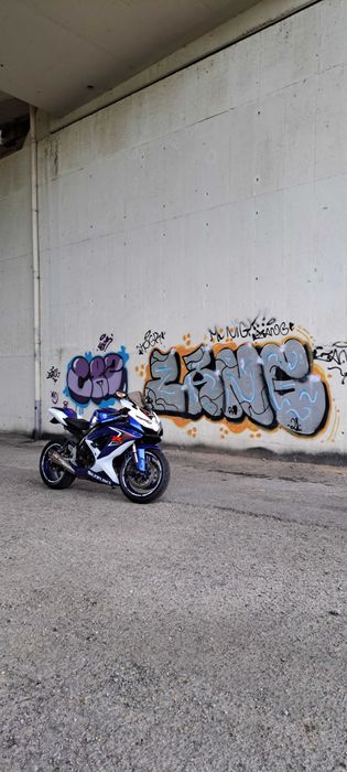 Vendo ou troco Suzuki GSXR 600 K8