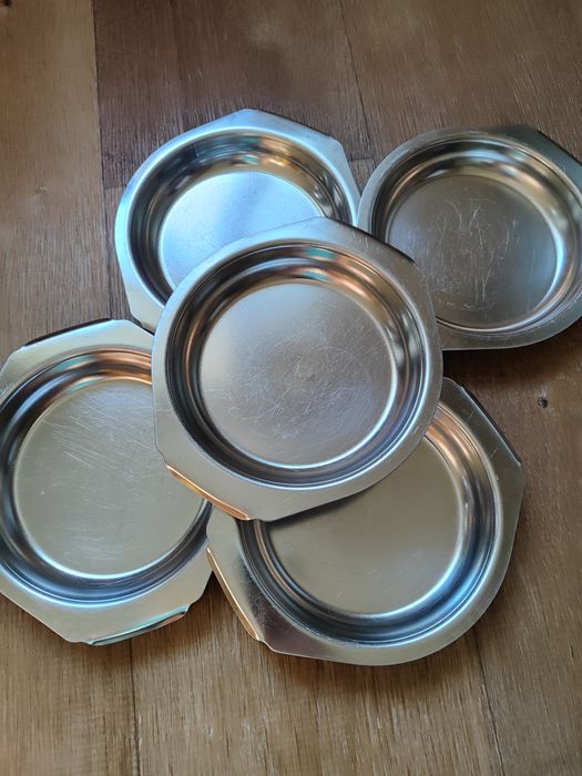 Тарелки из нержавеющей стали