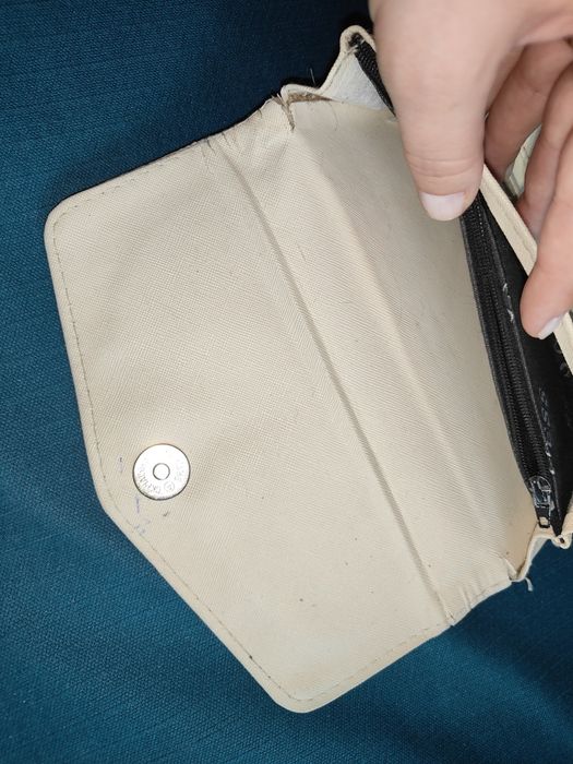 Portfel damski GUESS.