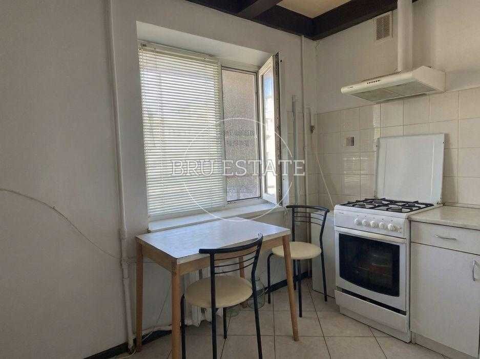 Продам 3 к квартиру  вул.Братиславська 36  м.Чернігівська