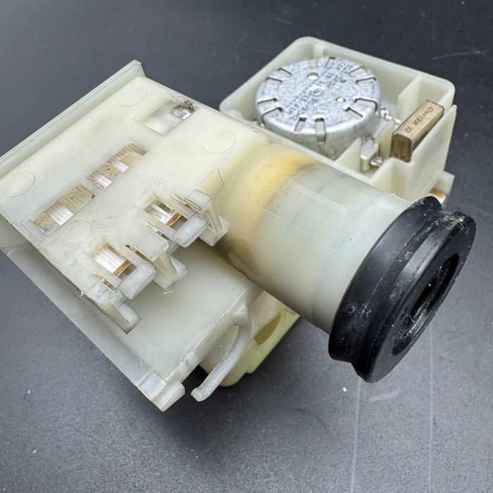 Dystrybutor wody pralki Miele Softronic z turbiną