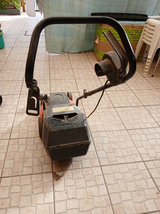 Maquina de cortar relva