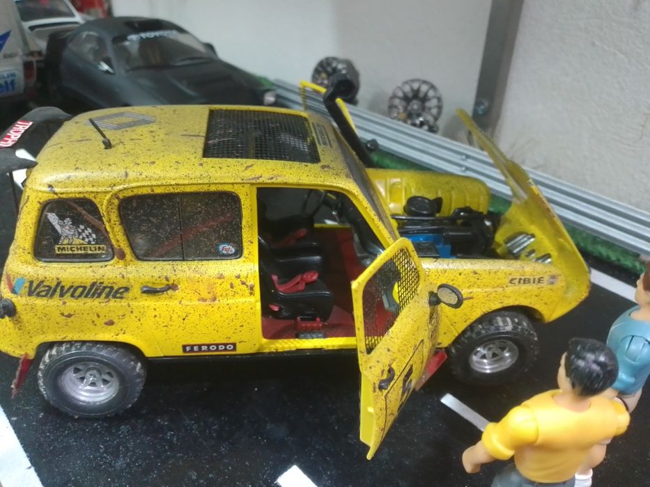 Miniatura 1/18 Renault 4 l