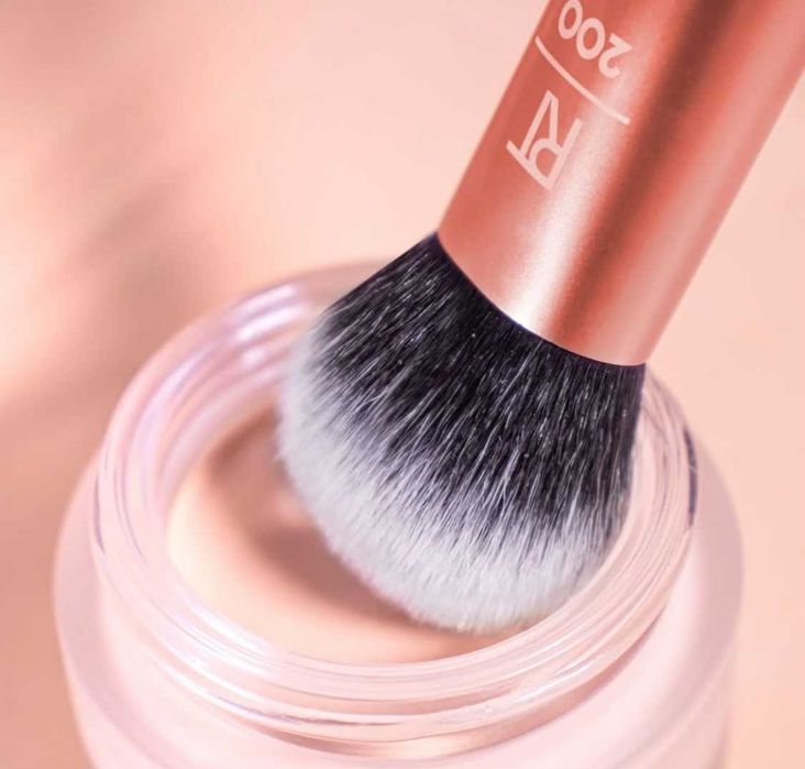 Пензлик для корекції Real Techniques Expert Face Brush. Оригінал