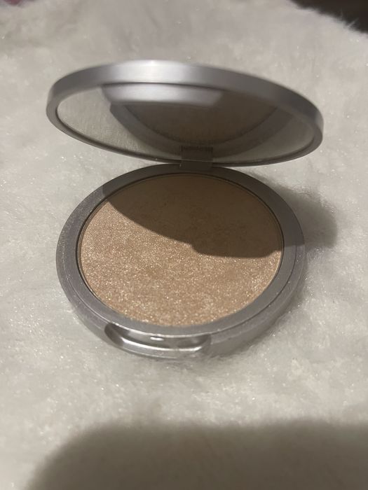 Rozświetlacz Mary-Lou Manizer