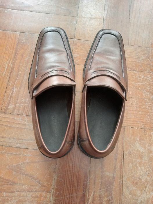 Sapatos clássicos de homem