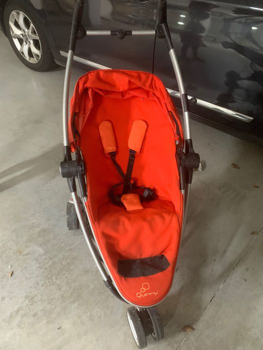 Carrinho de passeio quinny