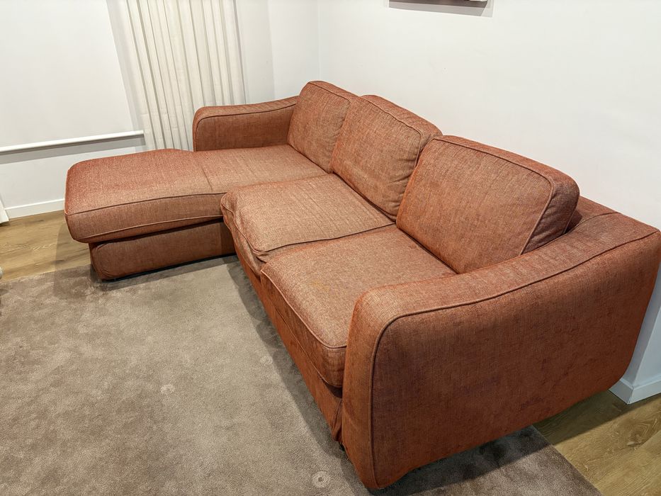 Sofá com chaise longue em excelente estado de conservação