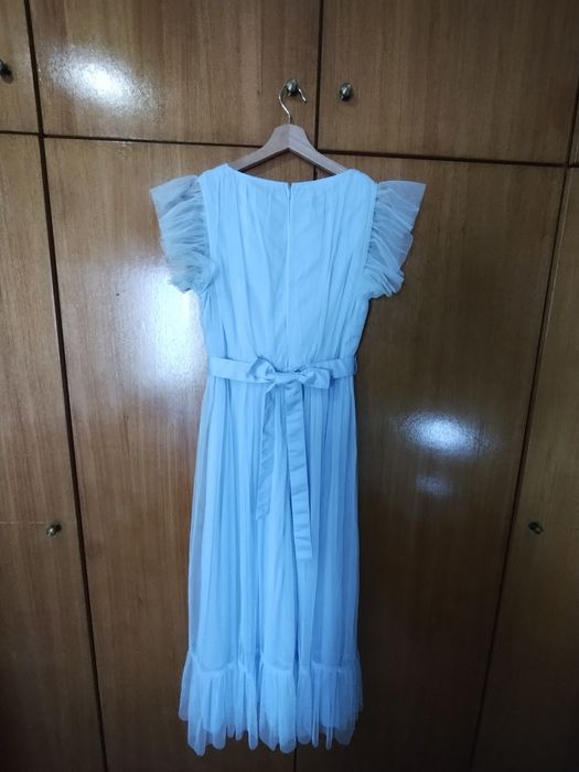 Vestido de tule, azul bebê com fita