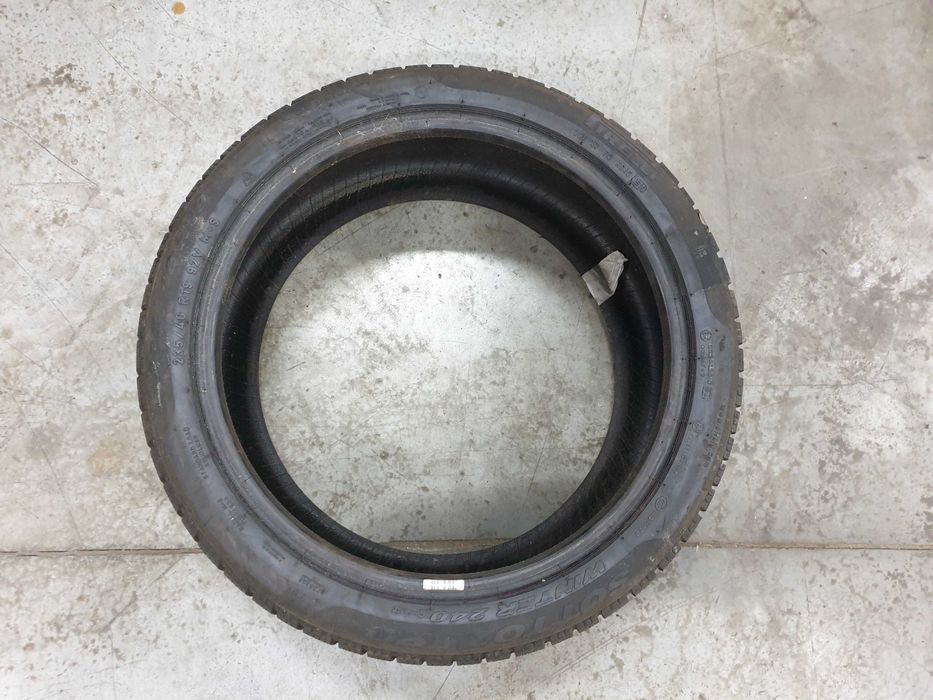 1szt. 235/40/19 92V Pirelli Winter Sottozero II 6mm 2019r [ 1282 ]