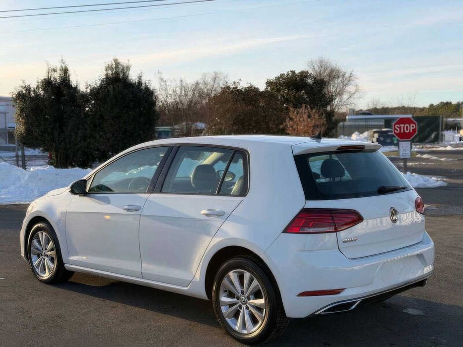 Volkswagen Golf      2020