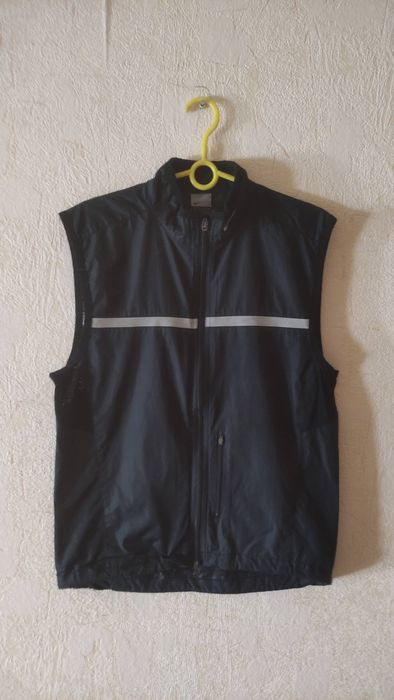 Жилетка для бігу Nike Running West безрукавка Найк