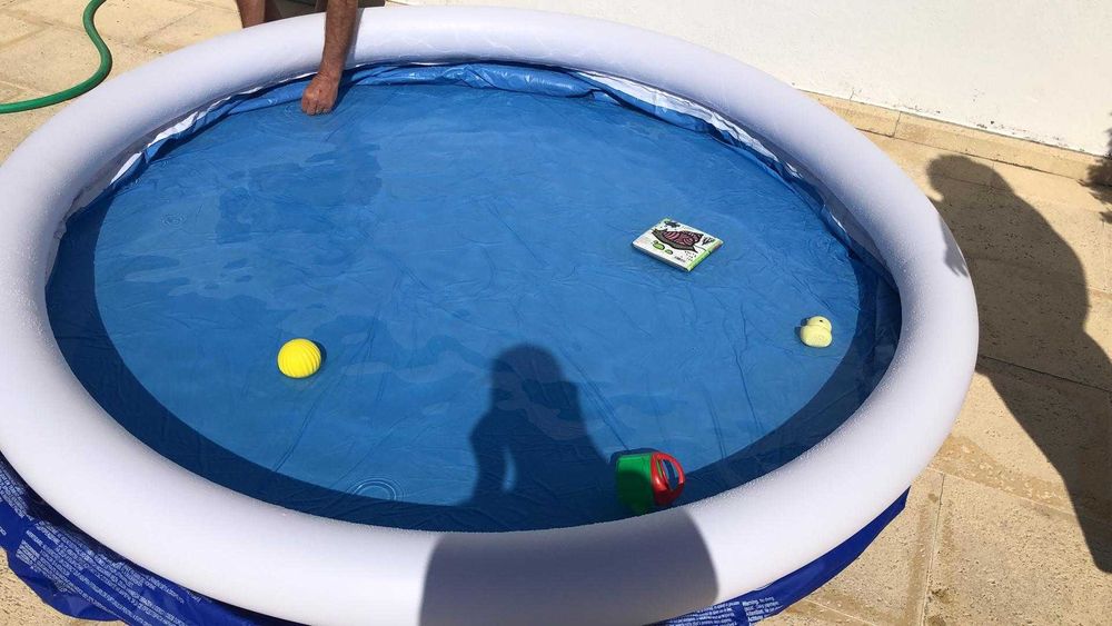 Piscina insuflável+ cobertura