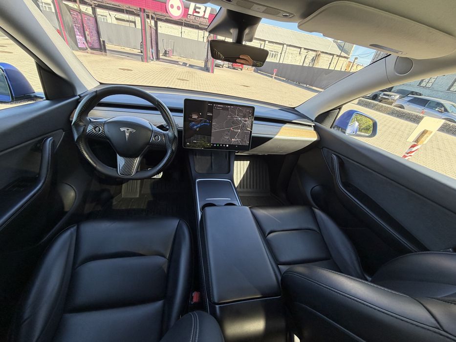 Tesla model Y 2021