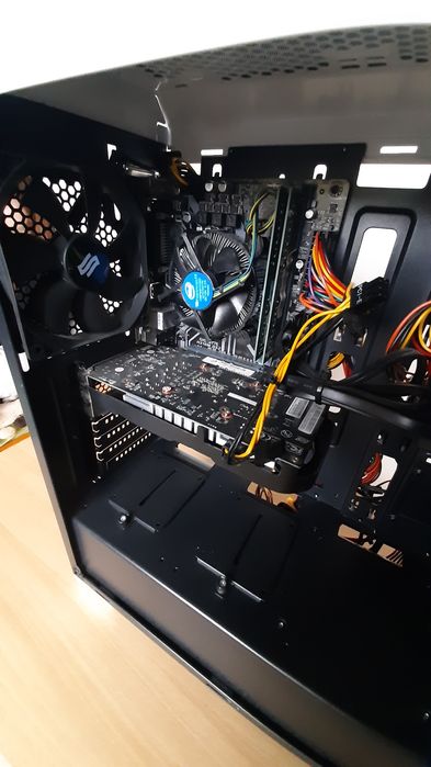 Komputer stacjonarny 1T+240GB 16GB RAM