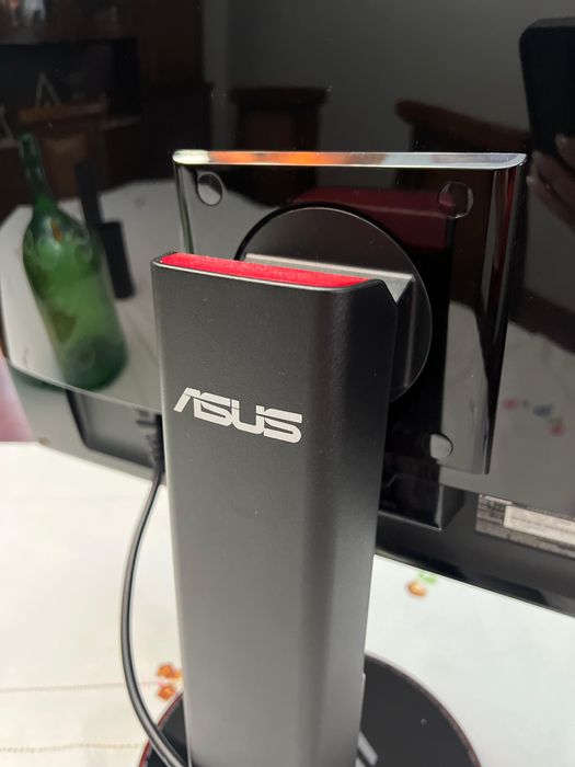 Monitor gaming ASUS 144 Hz - 24 polegadas