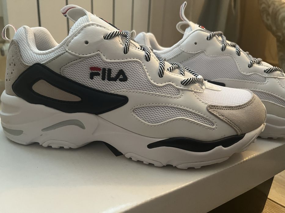 Кросівки Fila білі з темними вставками