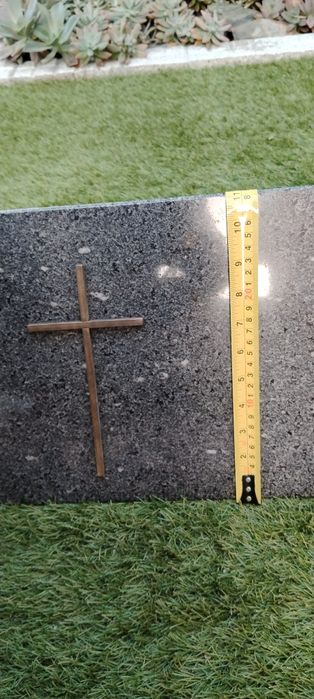Lápide em granito Angola preto
