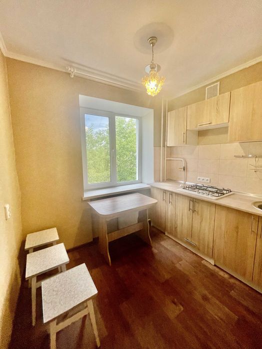 Світло завжди! 2-х кімн. 45 кв.м 3/5 Центр міста. Без меблів !