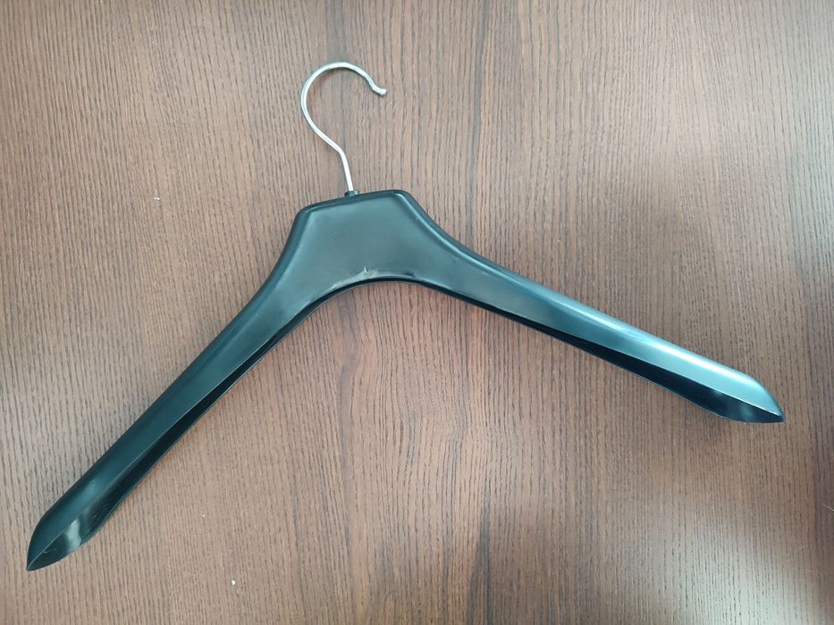 10 cabides largos pretos