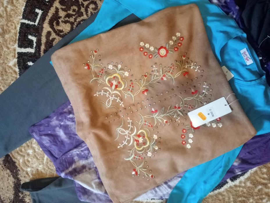 Lote de roupas de mulher