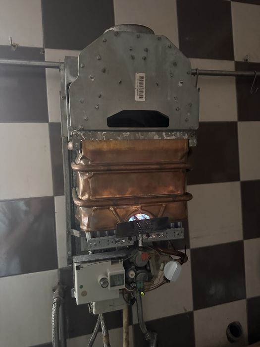 esquentador junkeres a funcionar bem dou garantia sou tecnico