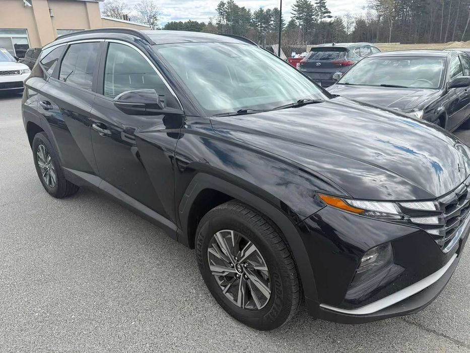 Hyundai Tucson Luxury Hybrid      2022