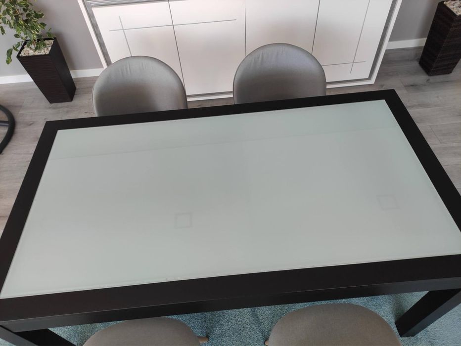 Mesa jantar extensível preta com tampo de vidro