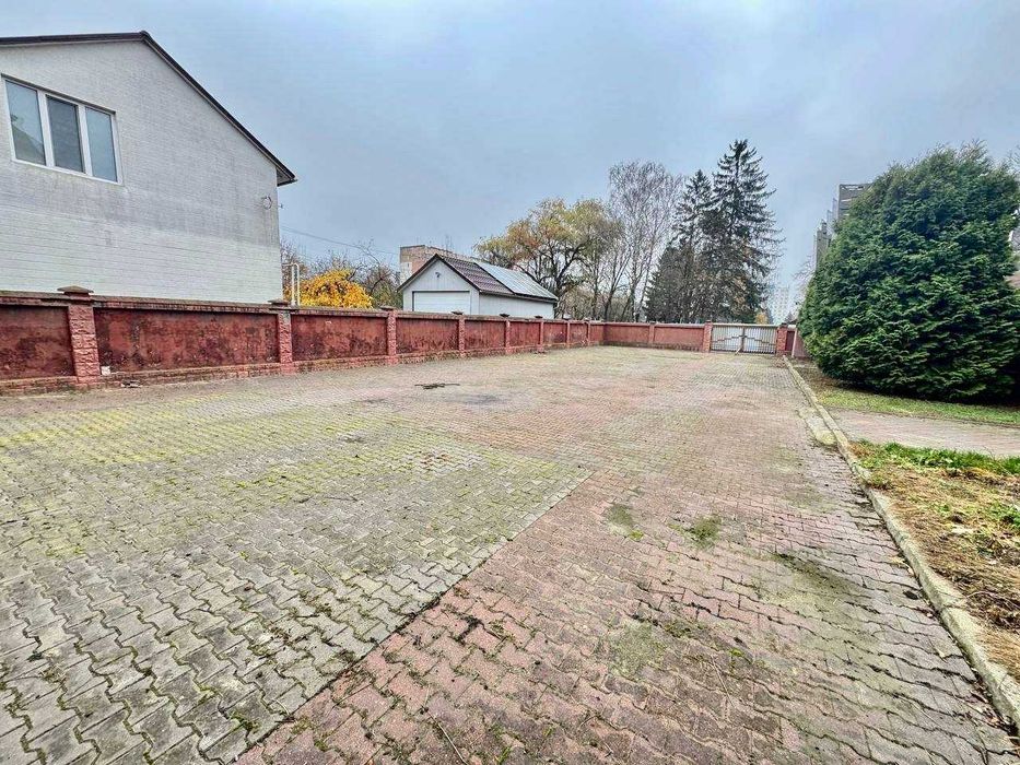 Продаж комерційної нежитлової будівлі в м. Чернівці, вул. Руська, 244А